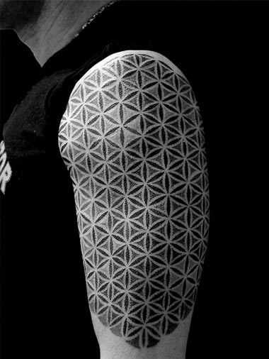 Tatuaje de Flor de la vida geometrico